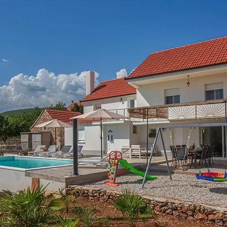 Saint Anthony - Heated Pool فيلة